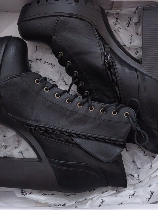 Shoes - Stylish Black Heeled Boots